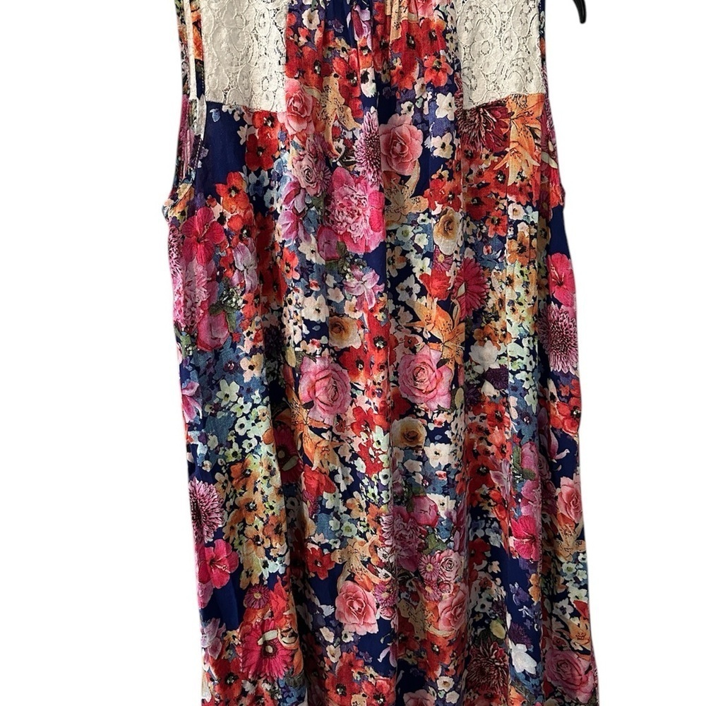 Floral Sleeveless Dress with Lace Detail - Picture 9 of 9